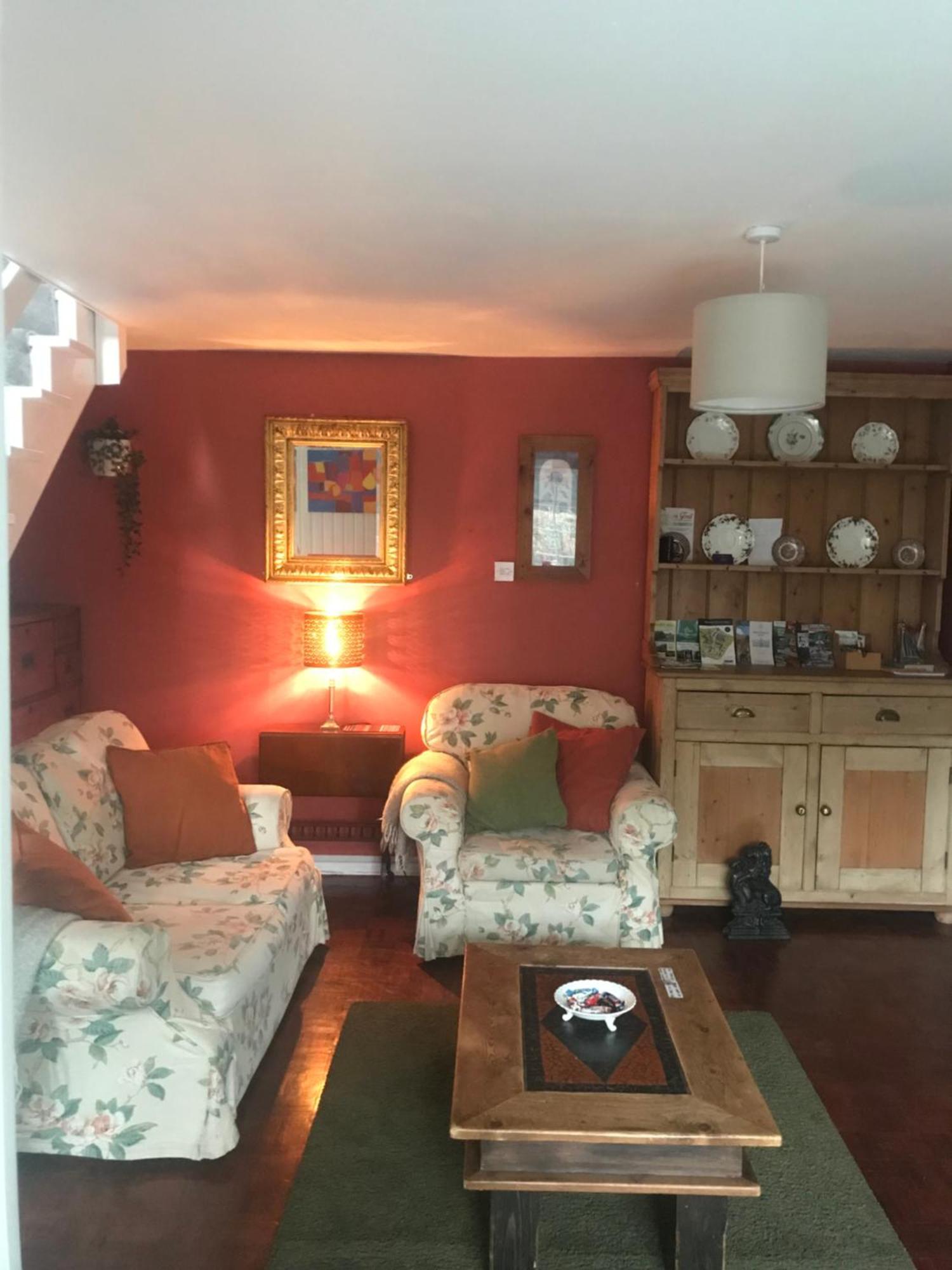 מונמות' Charming Cottage Within Farmhouse מראה חיצוני תמונה