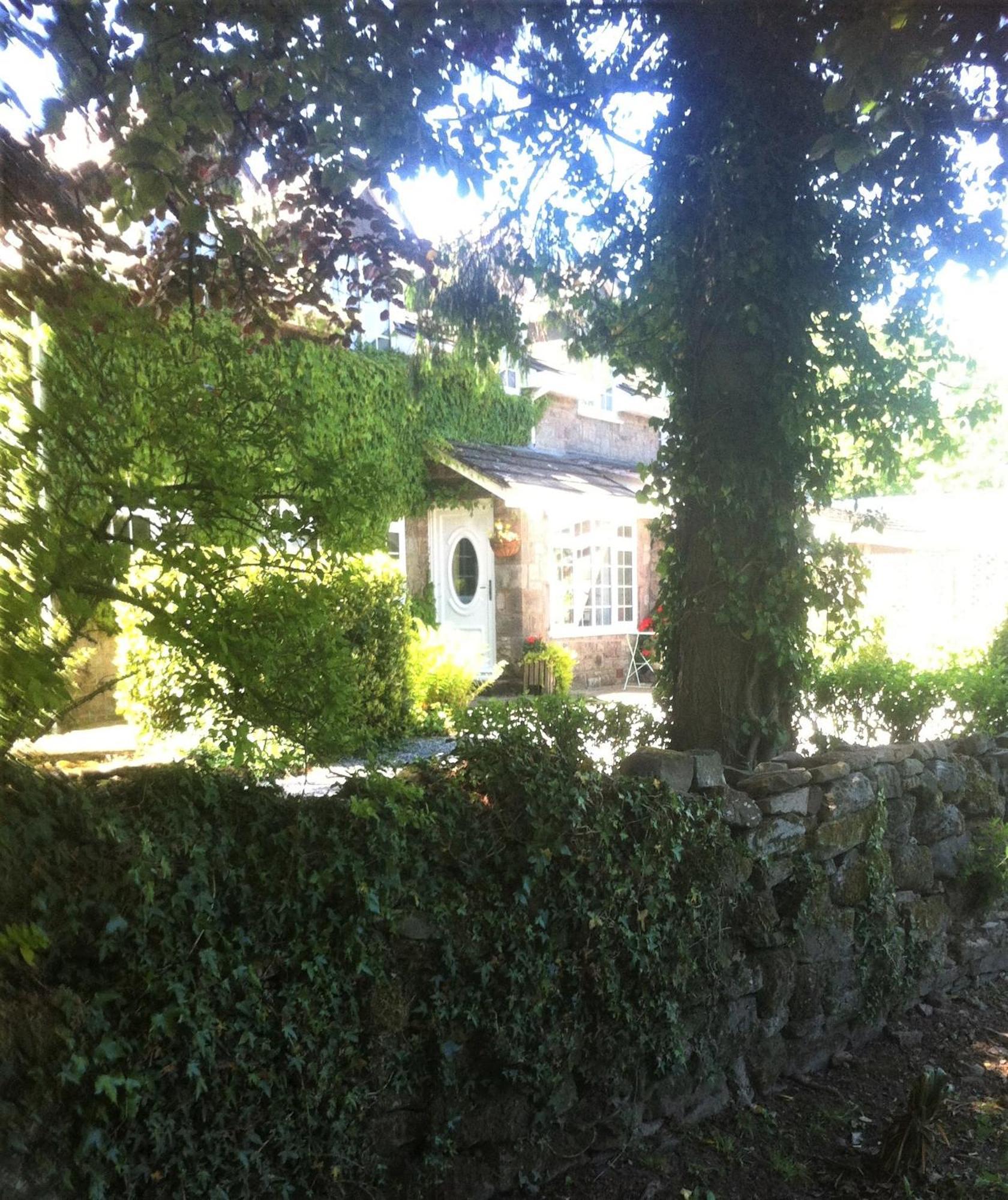 מונמות' Charming Cottage Within Farmhouse מראה חיצוני תמונה